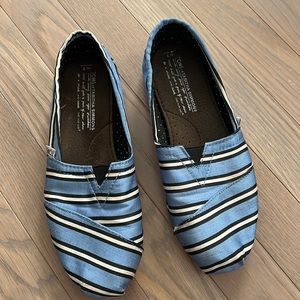 Blue/White/Black Striped Toms